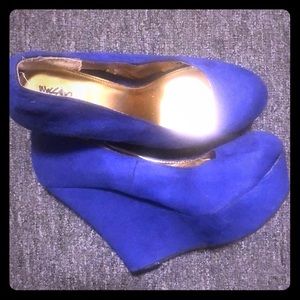 Mossimo Blue suede heels
